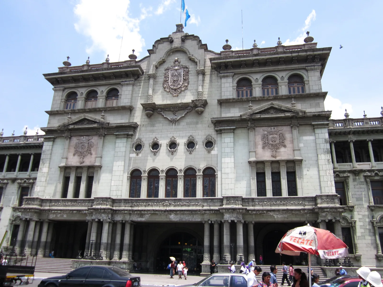 Muestra de página web con el Palacio Nacional de Guatemala